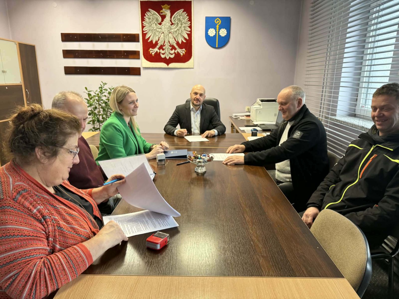 Zdjęcie: Nowy agregat prądotwórczy w ramach projektu „Cyberbezpieczny Samorząd”