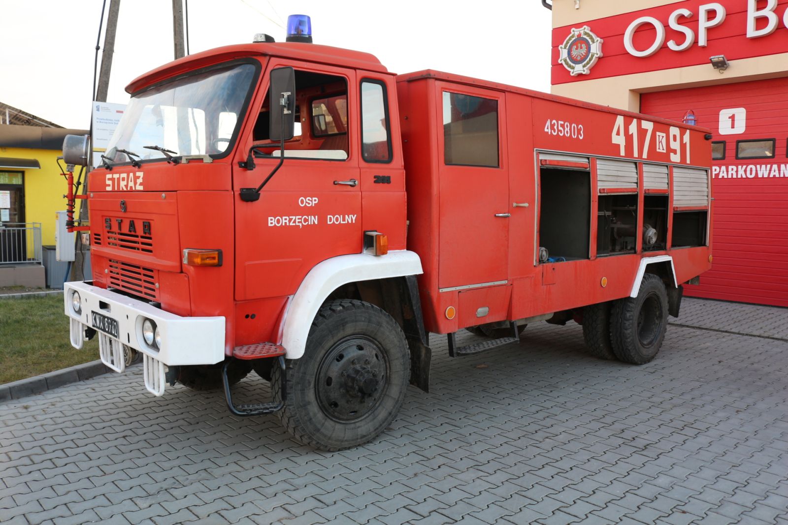 Zdjęcie: Ogłoszenie o sprzedaży rzeczowych składników majątku ruchomego w drodze nieograniczonego przetargu ustnego