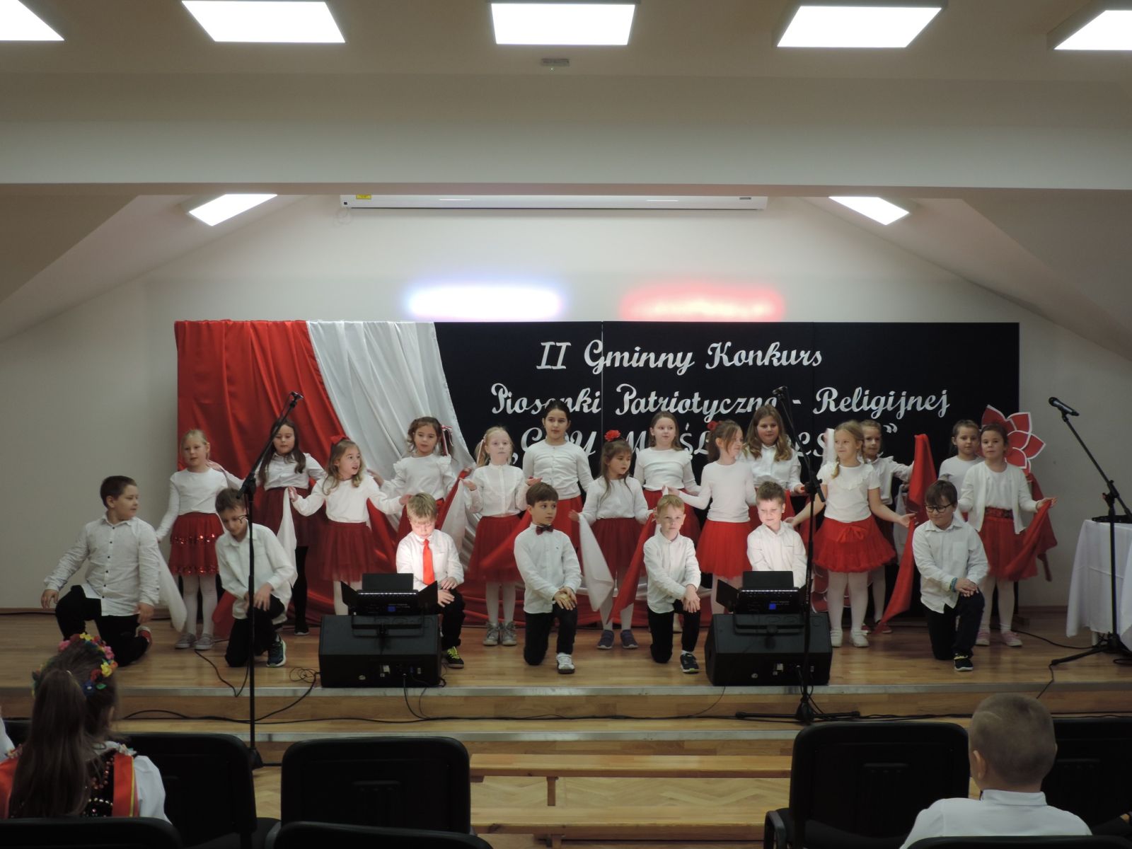 Zdjęcie: II Gminny Konkurs Piosenki Patriotyczno - Religijnej GDY MYŚLĘ POLSKA