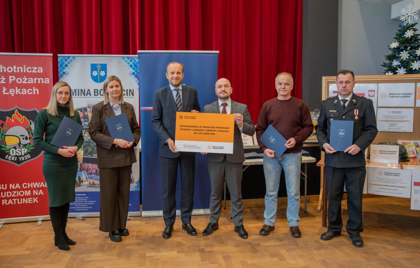 Zdjęcie: Dotacje z OLiOC dla Gminy Borzęcin na poprawę bezpieczeństwa i wyposażenie jednostek OSP